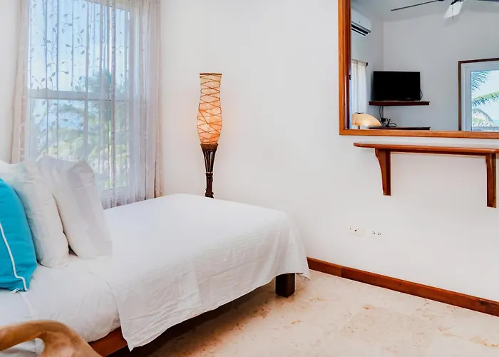 Residences At Barrier Reef 1-3b Oceanfront 2 Bedroom By Floreo Holiday home San Pedro (Ambergris Caye)